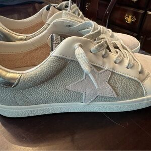 Vintage Havana sneakers, size 9